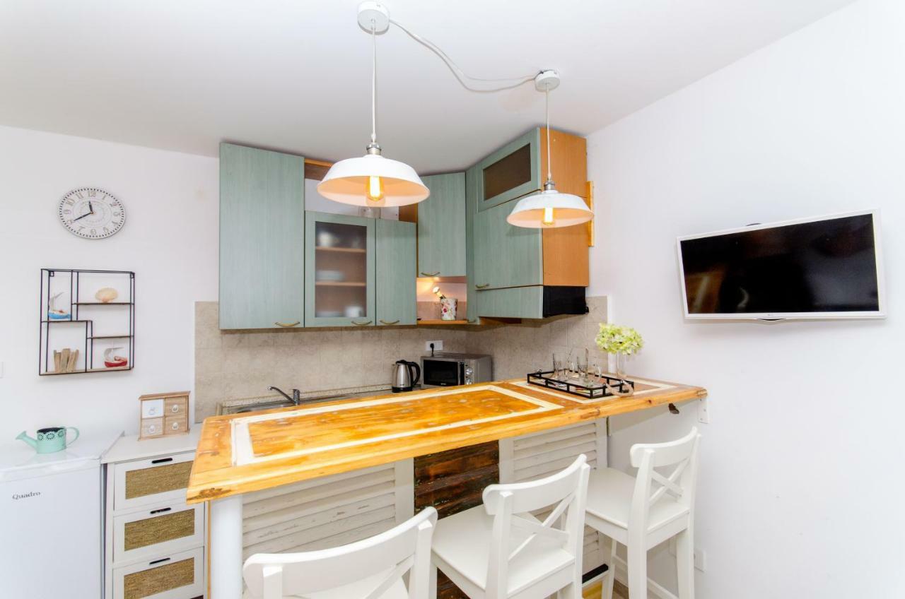 Hello Apartment Split